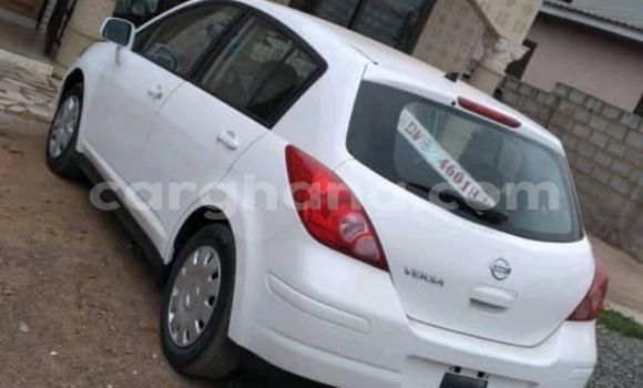 Ra Àlòkù Nissan Versa funfun Ọkọ̀ in Accra ni Greater Accra Ra Àlòkù Nissan Versa funfun Ọkọ̀ in Accra ni Greater Accra