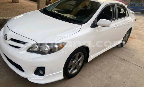 Ra Àlòkù Toyota Corolla funfun Ọkọ̀ in Accra ni Greater Accra Ra Àlòkù Toyota Corolla funfun Ọkọ̀ in Accra ni Greater Accra