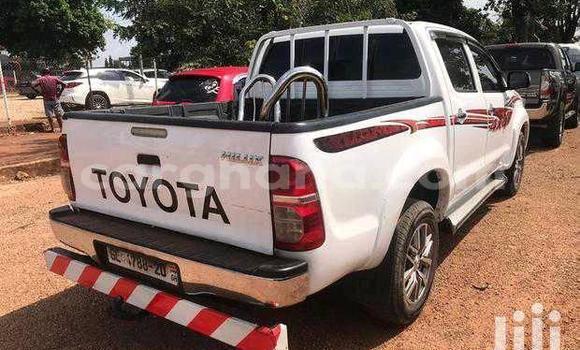 Ra Àlòkù Toyota Hilux funfun Ọkọ̀ in Accra ni Greater Accra Ra Àlòkù Toyota Hilux funfun Ọkọ̀ in Accra ni Greater Accra