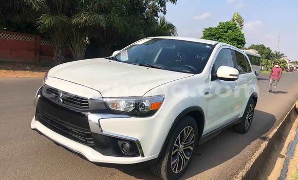 Sayi Na hannu Mitsubishi Outlander White Mota in Accra a Greater Accra
