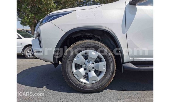 Sayi Imported Toyota Fortuner White Mota in Import - Dubai a Ashanti Sayi Imported Toyota Fortuner White Mota in Import - Dubai a Ashanti
