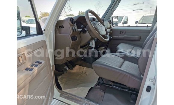 Buy Import Toyota Land Cruiser White Car in Import - Dubai in Ashanti Buy Import Toyota Land Cruiser White Car in Import - Dubai in Ashanti