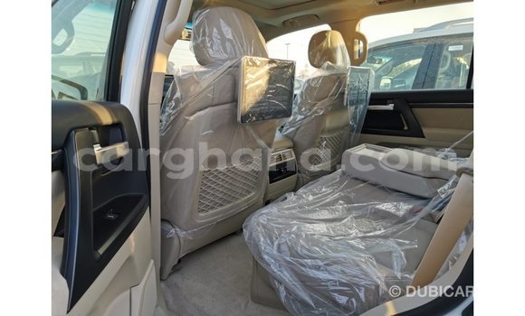 Ra Imported Toyota Land Cruiser funfun Ọkọ̀ in Import - Dubai ni Ashanti Ra Imported Toyota Land Cruiser funfun Ọkọ̀ in Import - Dubai ni Ashanti
