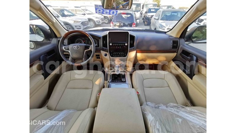 Big with watermark toyota land cruiser ashanti import dubai 20055