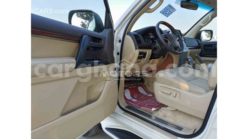 Big with watermark toyota land cruiser ashanti import dubai 20055