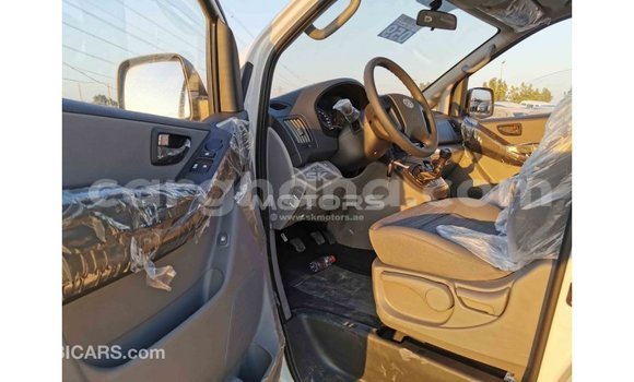 Sayi Imported Hyundai Accent White Mota in Import - Dubai a Ashanti Sayi Imported Hyundai Accent White Mota in Import - Dubai a Ashanti