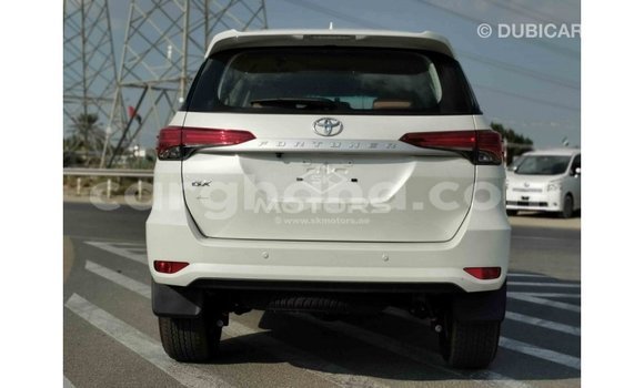 Sayi Imported Toyota Fortuner White Mota in Import - Dubai a Ashanti Sayi Imported Toyota Fortuner White Mota in Import - Dubai a Ashanti