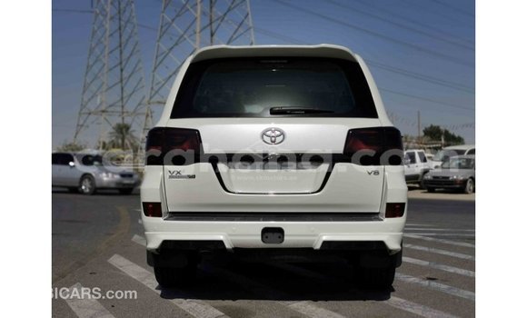 Sayi Imported Toyota Land Cruiser White Mota in Import - Dubai a Ashanti Sayi Imported Toyota Land Cruiser White Mota in Import - Dubai a Ashanti