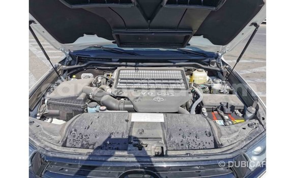 Sayi Imported Toyota Land Cruiser White Mota in Import - Dubai a Ashanti Sayi Imported Toyota Land Cruiser White Mota in Import - Dubai a Ashanti