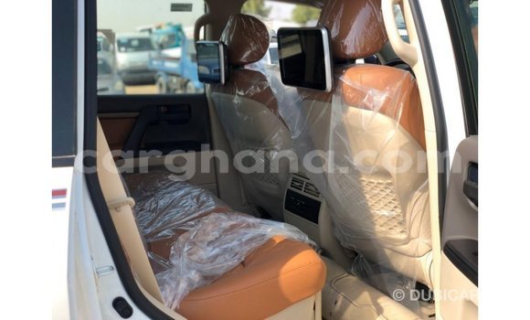 Sayi Imported Toyota Land Cruiser White Mota in Import - Dubai a Ashanti Sayi Imported Toyota Land Cruiser White Mota in Import - Dubai a Ashanti