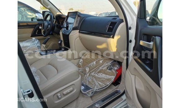Buy Import Toyota Land Cruiser White Car in Import - Dubai in Ashanti Buy Import Toyota Land Cruiser White Car in Import - Dubai in Ashanti