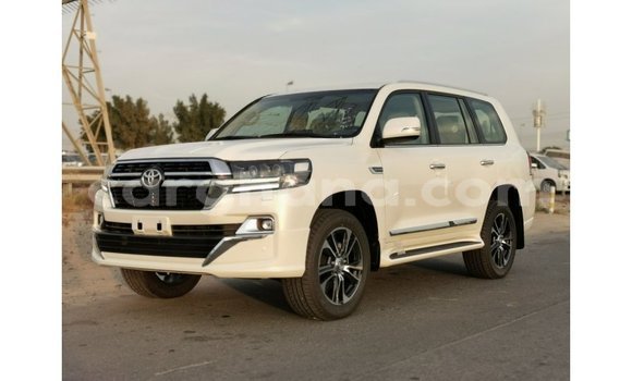 Sayi Imported Toyota Land Cruiser White Mota in Import - Dubai a Ashanti Sayi Imported Toyota Land Cruiser White Mota in Import - Dubai a Ashanti