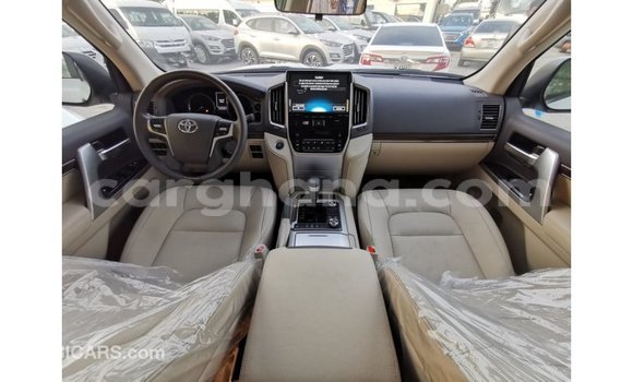 Sayi Imported Toyota Land Cruiser White Mota in Import - Dubai a Ashanti Sayi Imported Toyota Land Cruiser White Mota in Import - Dubai a Ashanti