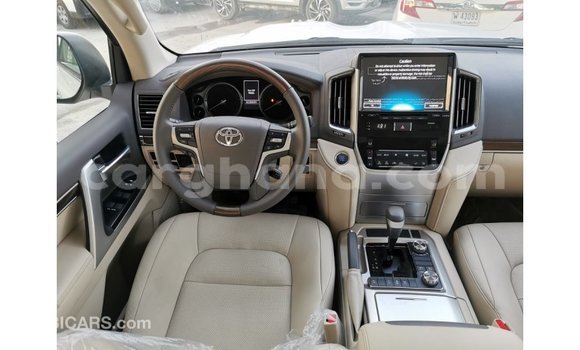 Sayi Imported Toyota Land Cruiser White Mota in Import - Dubai a Ashanti Sayi Imported Toyota Land Cruiser White Mota in Import - Dubai a Ashanti