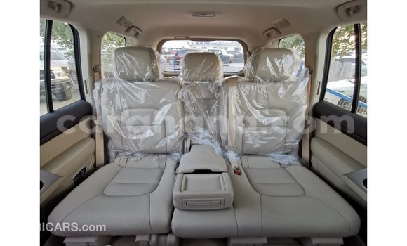 Sayi Imported Toyota Land Cruiser White Mota in Import - Dubai a Ashanti Sayi Imported Toyota Land Cruiser White Mota in Import - Dubai a Ashanti