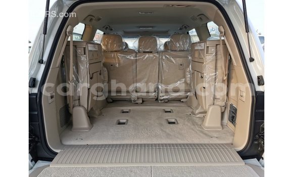 Sayi Imported Toyota Land Cruiser White Mota in Import - Dubai a Ashanti Sayi Imported Toyota Land Cruiser White Mota in Import - Dubai a Ashanti