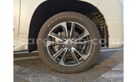 Sayi Imported Toyota Land Cruiser White Mota in Import - Dubai a Ashanti Sayi Imported Toyota Land Cruiser White Mota in Import - Dubai a Ashanti