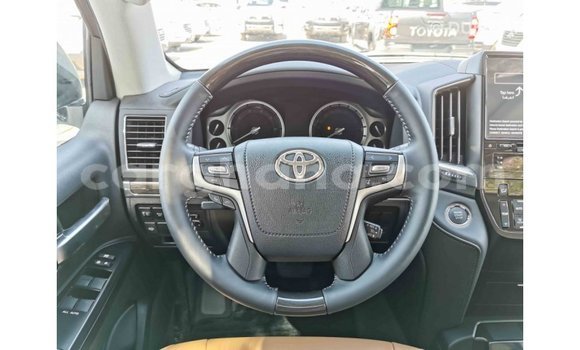 Sayi Imported Toyota Land Cruiser White Mota in Import - Dubai a Ashanti Sayi Imported Toyota Land Cruiser White Mota in Import - Dubai a Ashanti