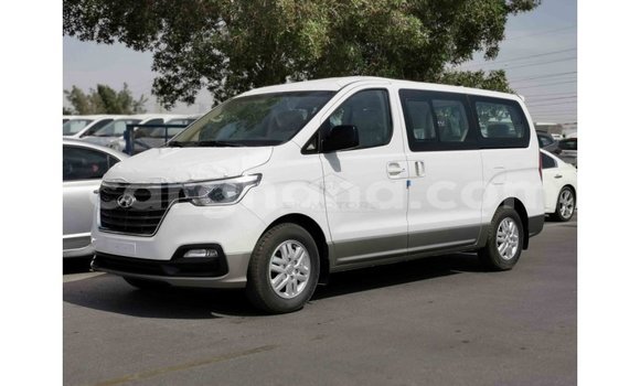 Sayi Imported Hyundai Accent White Mota in Import - Dubai a Ashanti Sayi Imported Hyundai Accent White Mota in Import - Dubai a Ashanti