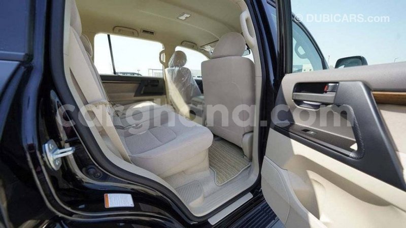 Big with watermark toyota land cruiser ashanti import dubai 20231