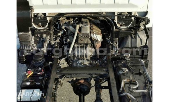 Sayi Imported Mitsubishi Fuso White Babbar mota in Import - Dubai a Ashanti Sayi Imported Mitsubishi Fuso White Babbar mota in Import - Dubai a Ashanti