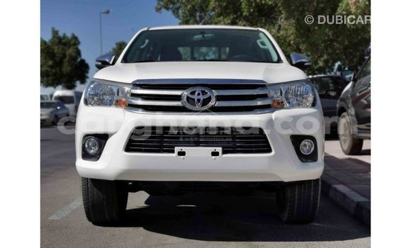 Sayi Imported Toyota Hilux White Mota in Import - Dubai a Ashanti Sayi Imported Toyota Hilux White Mota in Import - Dubai a Ashanti