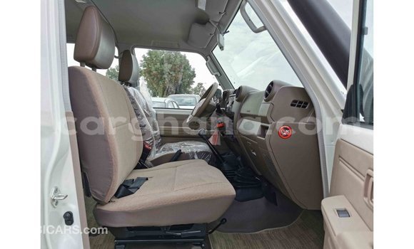 Sayi Imported Toyota Land Cruiser White Mota in Import - Dubai a Ashanti Sayi Imported Toyota Land Cruiser White Mota in Import - Dubai a Ashanti