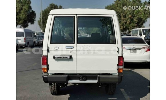 Buy Import Toyota Land Cruiser White Car in Import - Dubai in Ashanti Buy Import Toyota Land Cruiser White Car in Import - Dubai in Ashanti