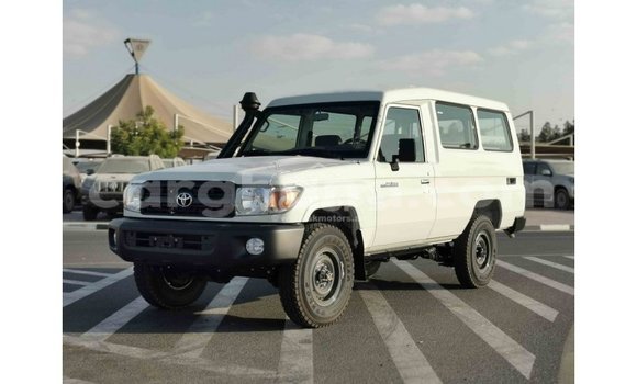 Buy Import Toyota Land Cruiser White Car in Import - Dubai in Ashanti Buy Import Toyota Land Cruiser White Car in Import - Dubai in Ashanti