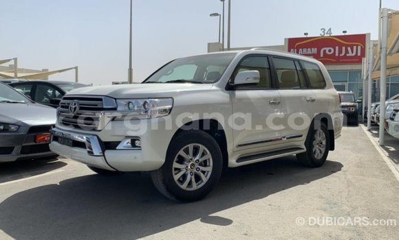 Sayi Imported Toyota Land Cruiser White Mota in Import - Dubai a Ashanti Sayi Imported Toyota Land Cruiser White Mota in Import - Dubai a Ashanti
