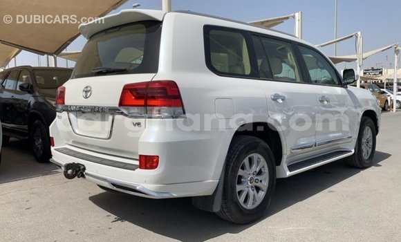 Sayi Imported Toyota Land Cruiser White Mota in Import - Dubai a Ashanti Sayi Imported Toyota Land Cruiser White Mota in Import - Dubai a Ashanti