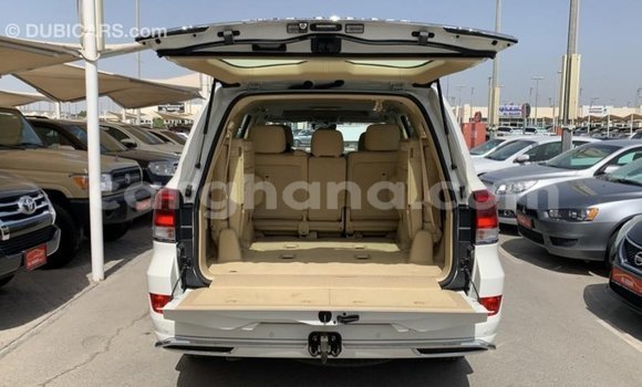 Sayi Imported Toyota Land Cruiser White Mota in Import - Dubai a Ashanti Sayi Imported Toyota Land Cruiser White Mota in Import - Dubai a Ashanti
