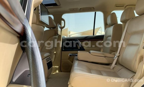 Sayi Imported Toyota Land Cruiser White Mota in Import - Dubai a Ashanti Sayi Imported Toyota Land Cruiser White Mota in Import - Dubai a Ashanti