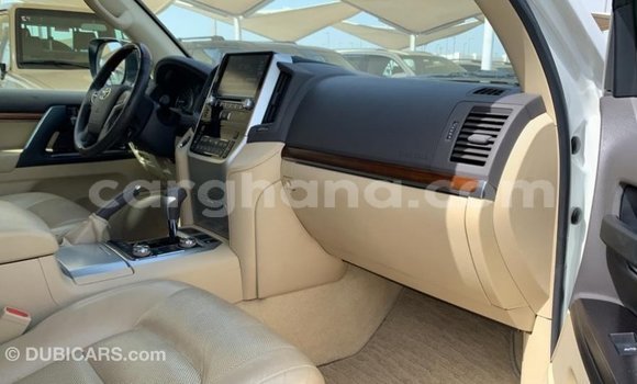 Sayi Imported Toyota Land Cruiser White Mota in Import - Dubai a Ashanti Sayi Imported Toyota Land Cruiser White Mota in Import - Dubai a Ashanti