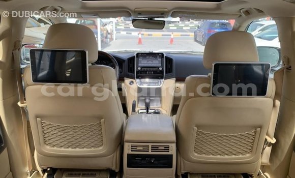 Sayi Imported Toyota Land Cruiser White Mota in Import - Dubai a Ashanti Sayi Imported Toyota Land Cruiser White Mota in Import - Dubai a Ashanti