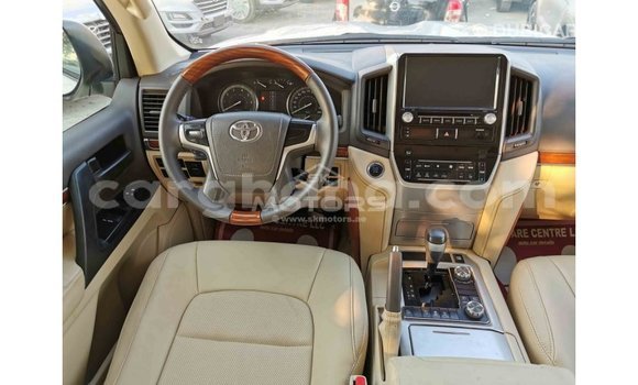 Sayi Imported Toyota Land Cruiser White Mota in Import - Dubai a Ashanti Sayi Imported Toyota Land Cruiser White Mota in Import - Dubai a Ashanti