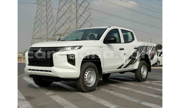 Sayi Imported Mitsubishi L200 White Mota in Import - Dubai a Ashanti Sayi Imported Mitsubishi L200 White Mota in Import - Dubai a Ashanti