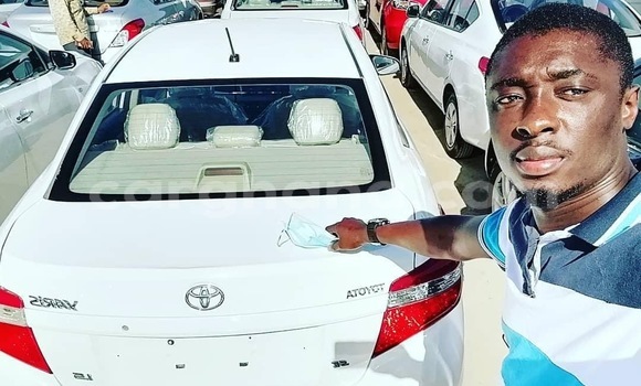Ra Àlòkù Toyota Yaris funfun Ọkọ̀ in Accra ni Greater Accra Ra Àlòkù Toyota Yaris funfun Ọkọ̀ in Accra ni Greater Accra