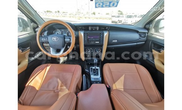 Ra Imported Toyota Fortuner funfun Ọkọ̀ in Import - Dubai ni Ashanti Ra Imported Toyota Fortuner funfun Ọkọ̀ in Import - Dubai ni Ashanti