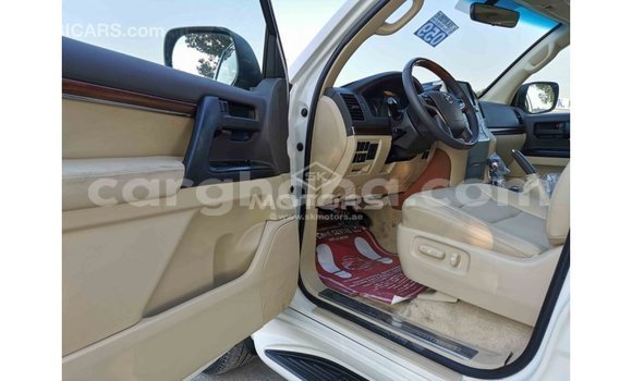 Buy Import Toyota Land Cruiser White Car in Import - Dubai in Ashanti Buy Import Toyota Land Cruiser White Car in Import - Dubai in Ashanti
