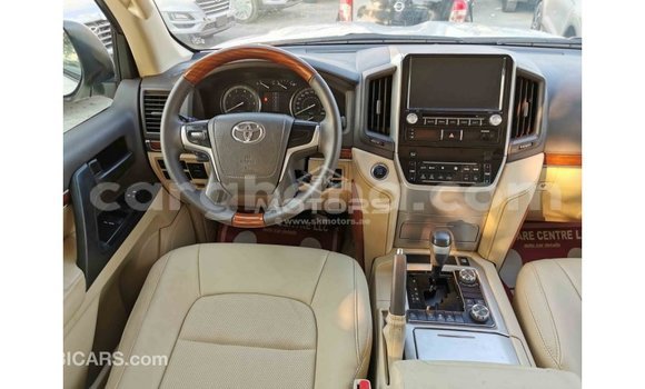 Buy Import Toyota Land Cruiser White Car in Import - Dubai in Ashanti Buy Import Toyota Land Cruiser White Car in Import - Dubai in Ashanti