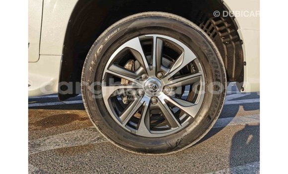 Buy Import Toyota Land Cruiser White Car in Import - Dubai in Ashanti Buy Import Toyota Land Cruiser White Car in Import - Dubai in Ashanti