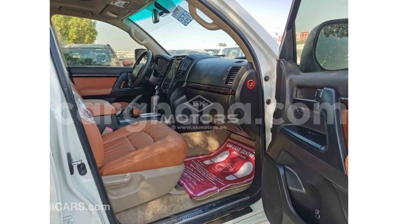 Big with watermark toyota land cruiser ashanti import dubai 20426