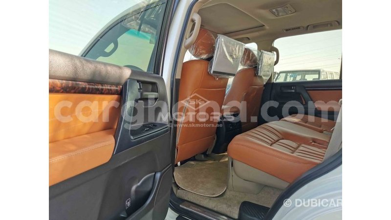 Big with watermark toyota land cruiser ashanti import dubai 20426