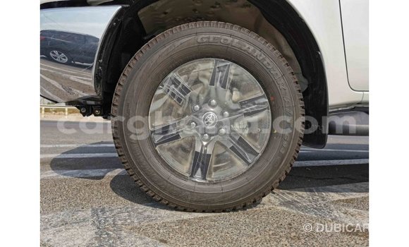 Sayi Imported Toyota Hilux White Mota in Import - Dubai a Ashanti Sayi Imported Toyota Hilux White Mota in Import - Dubai a Ashanti