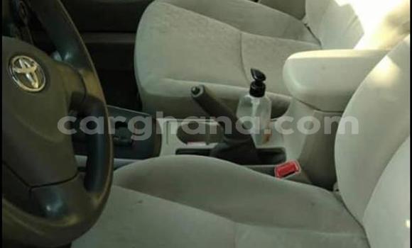Ra Àlòkù Toyota Corolla II funfun Ọkọ̀ in Accra ni Greater Accra Ra Àlòkù Toyota Corolla II funfun Ọkọ̀ in Accra ni Greater Accra
