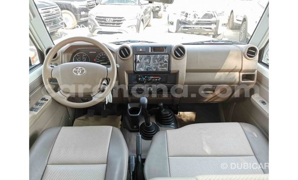 Buy Import Toyota Land Cruiser White Car in Import - Dubai in Ashanti Buy Import Toyota Land Cruiser White Car in Import - Dubai in Ashanti