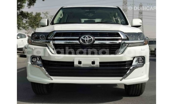 Sayi Imported Toyota Land Cruiser White Mota in Import - Dubai a Ashanti Sayi Imported Toyota Land Cruiser White Mota in Import - Dubai a Ashanti