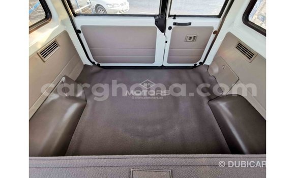 Sayi Imported Toyota Land Cruiser White Mota in Import - Dubai a Ashanti Sayi Imported Toyota Land Cruiser White Mota in Import - Dubai a Ashanti