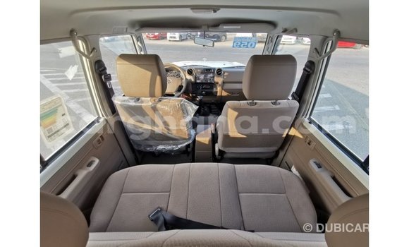 Sayi Imported Toyota Land Cruiser White Mota in Import - Dubai a Ashanti Sayi Imported Toyota Land Cruiser White Mota in Import - Dubai a Ashanti